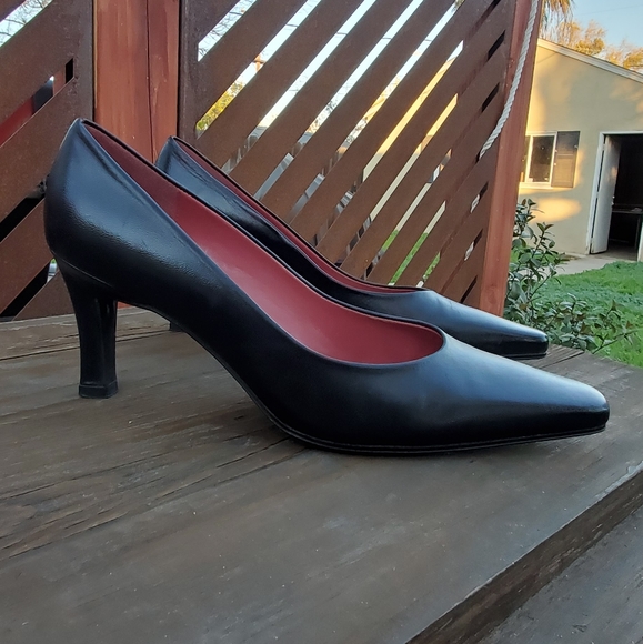Vintage 1990s Etienne Aigner Pumps. Size 8 M. LNGUC. Made in Spain. Black. - Picture 10 of 11